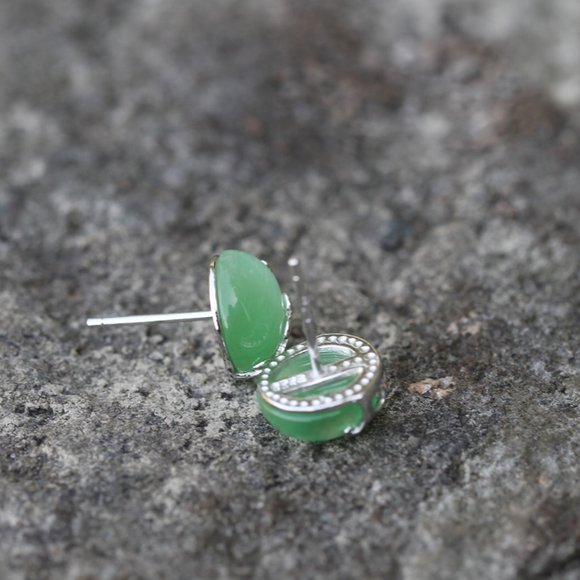 SOLD Emerlad Green Agate / Jade Earrings - Picture 2 of 9